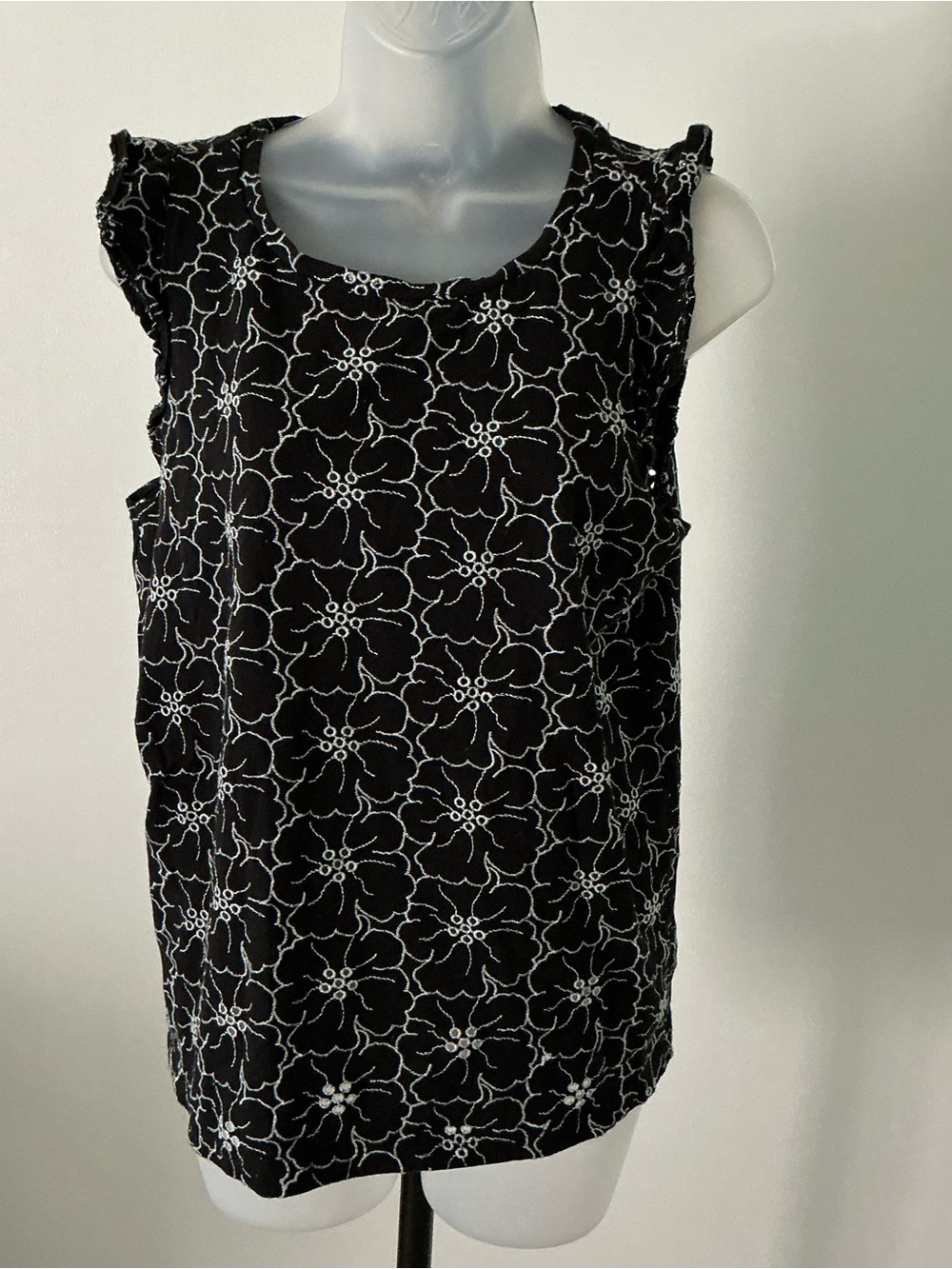 LOFT Women’s Black Floral Embroidered Flutter Sleeve Top – Medium